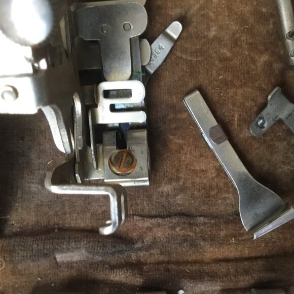 Antique Singer Wooden Fold Out Puzzle Box and Sewing Machine Attachments - Picture 12 of 12